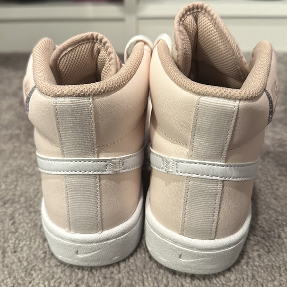 Brand New Pink and white Womens Nikes Size 6.5 - Picture 4 of 8